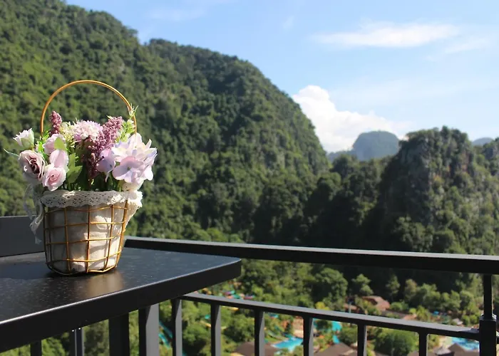 Cozy Suite With 270 Degree Mountain And Theme Park Views