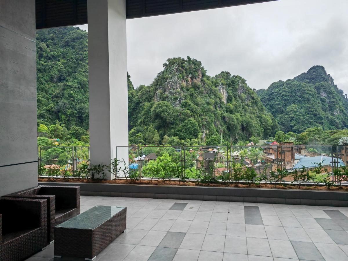Cozy With 270 Degree Mountain And Theme Park Views Apartment *