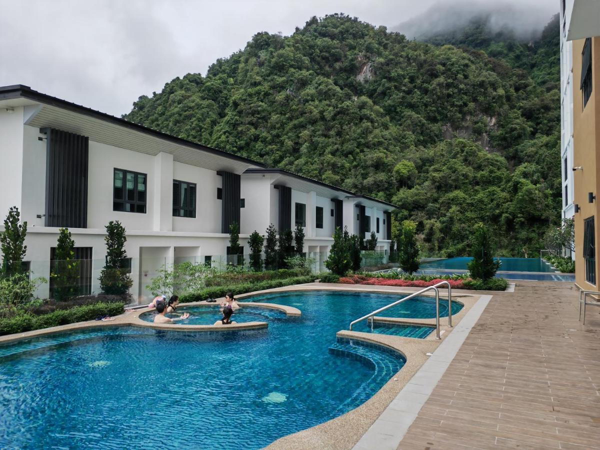 Cozy With 270 Degree Mountain And Theme Park Views *