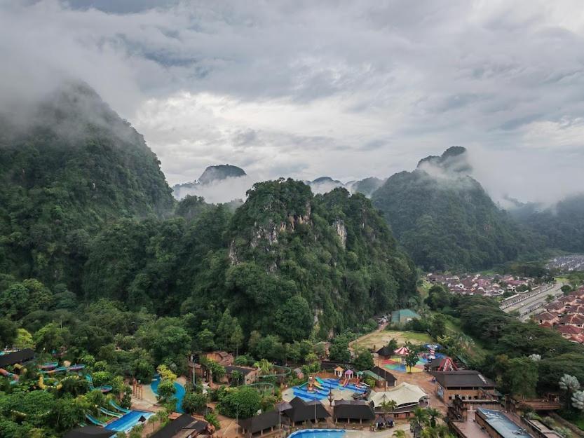 Cozy With 270 Degree Mountain And Theme Park Views Apartment *