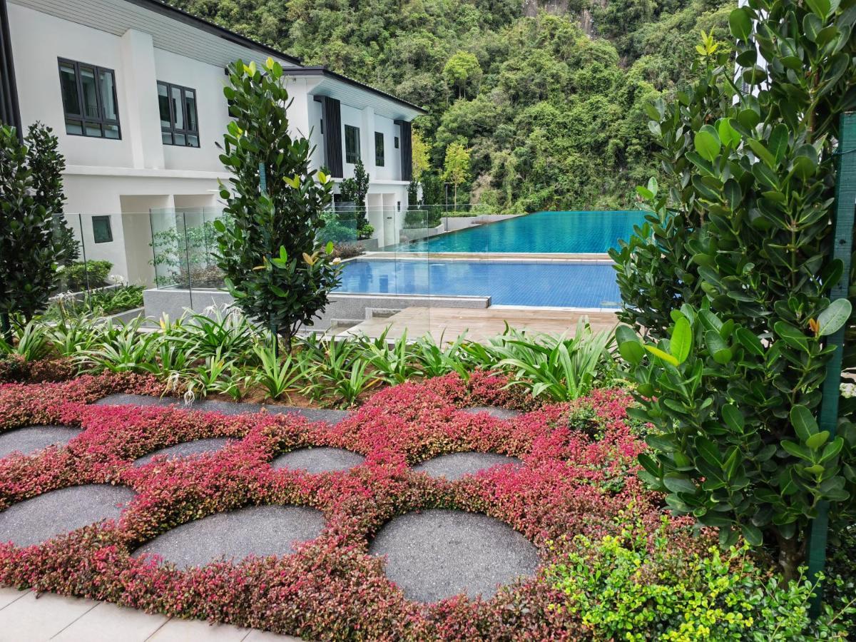 Apartment Cozy With 270 Degree Mountain And Theme Park Views