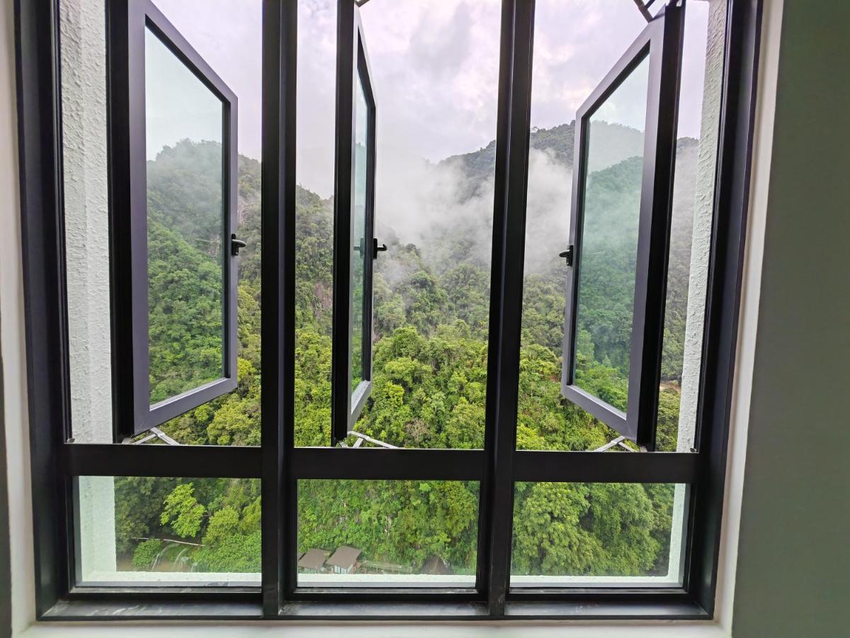 Cozy With 270 Degree Mountain And Theme Park Views