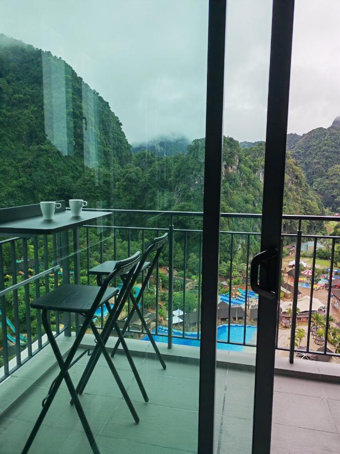 Cozy With 270 Degree Mountain And Theme Park Views Apartment