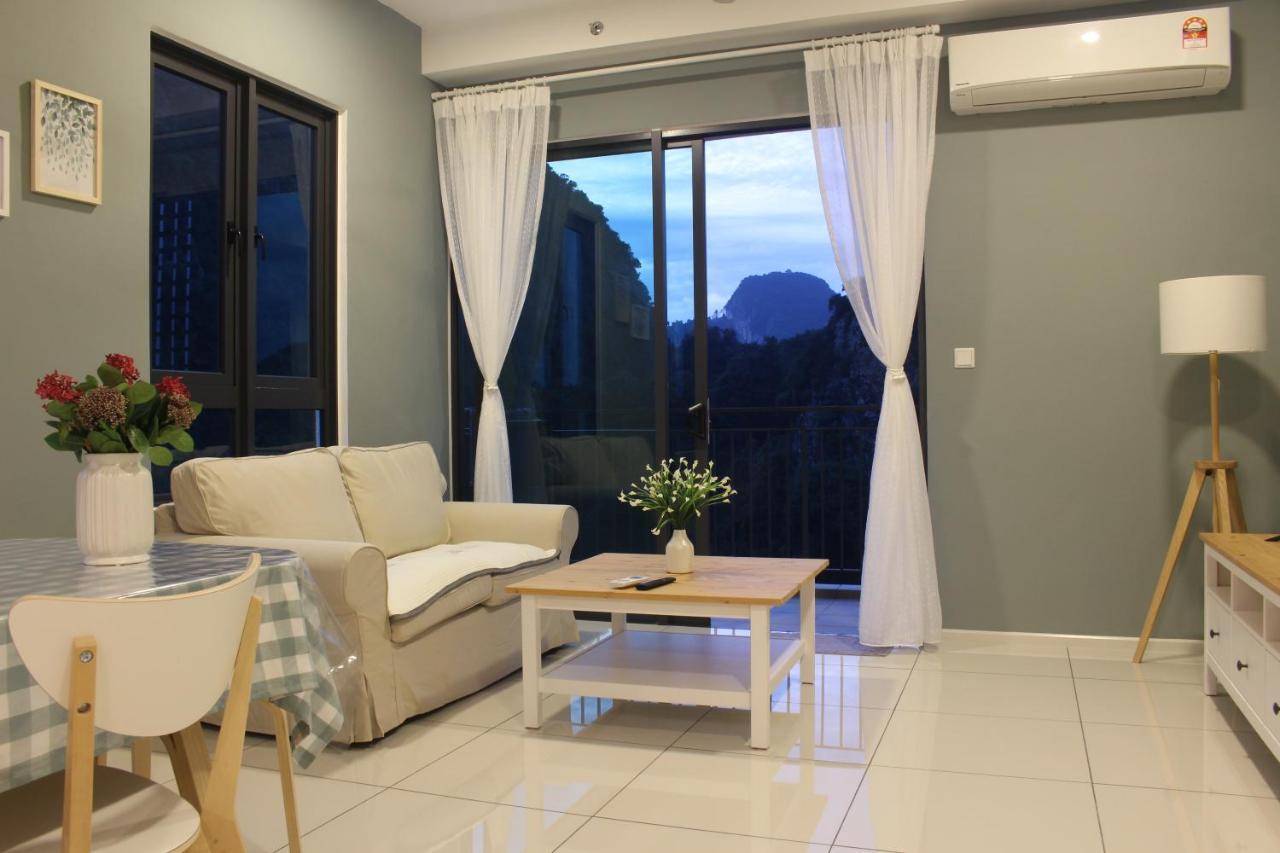Cozy With 270 Degree Mountain And Theme Park Views