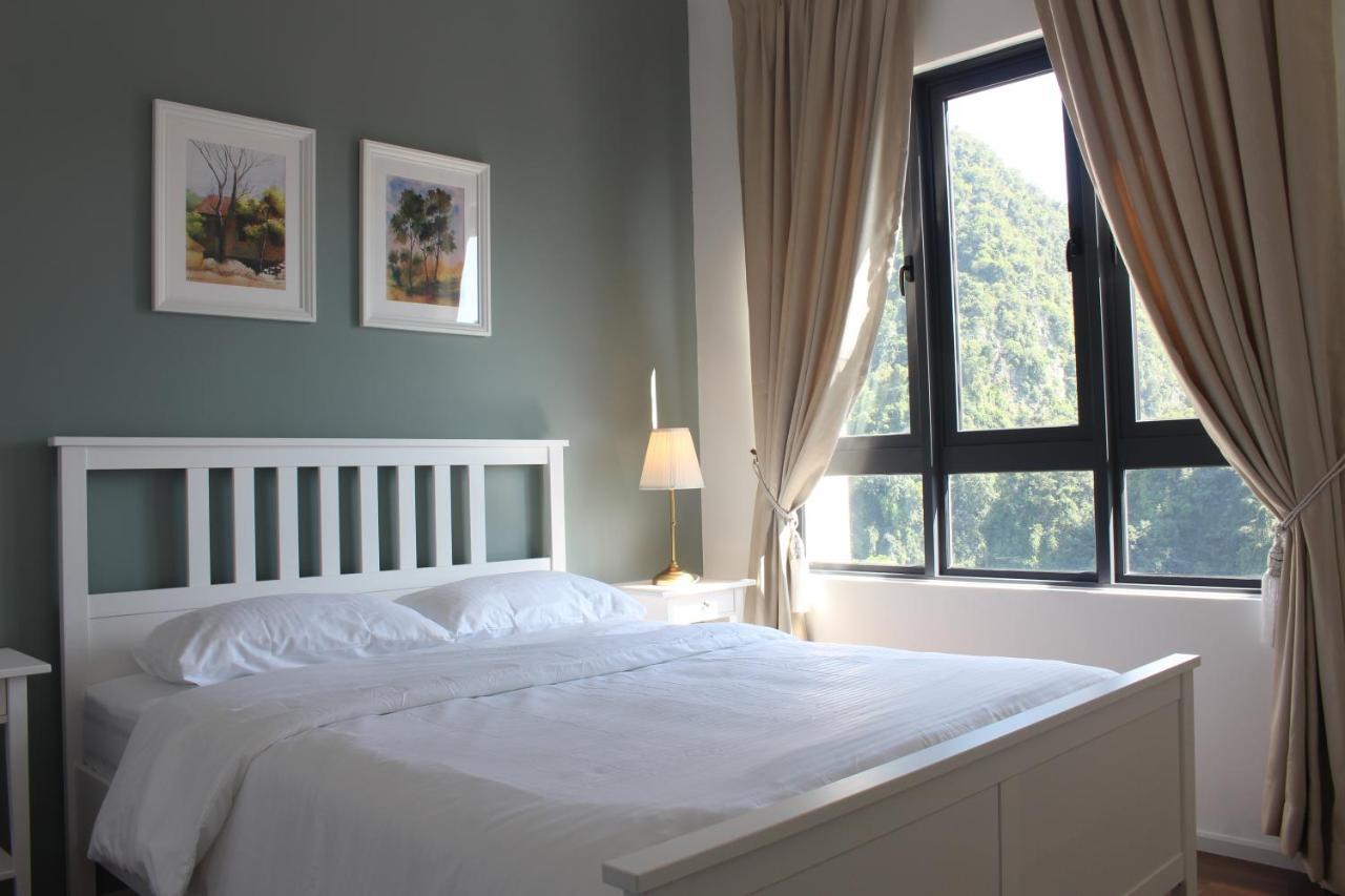 Cozy With 270 Degree Mountain And Theme Park Views