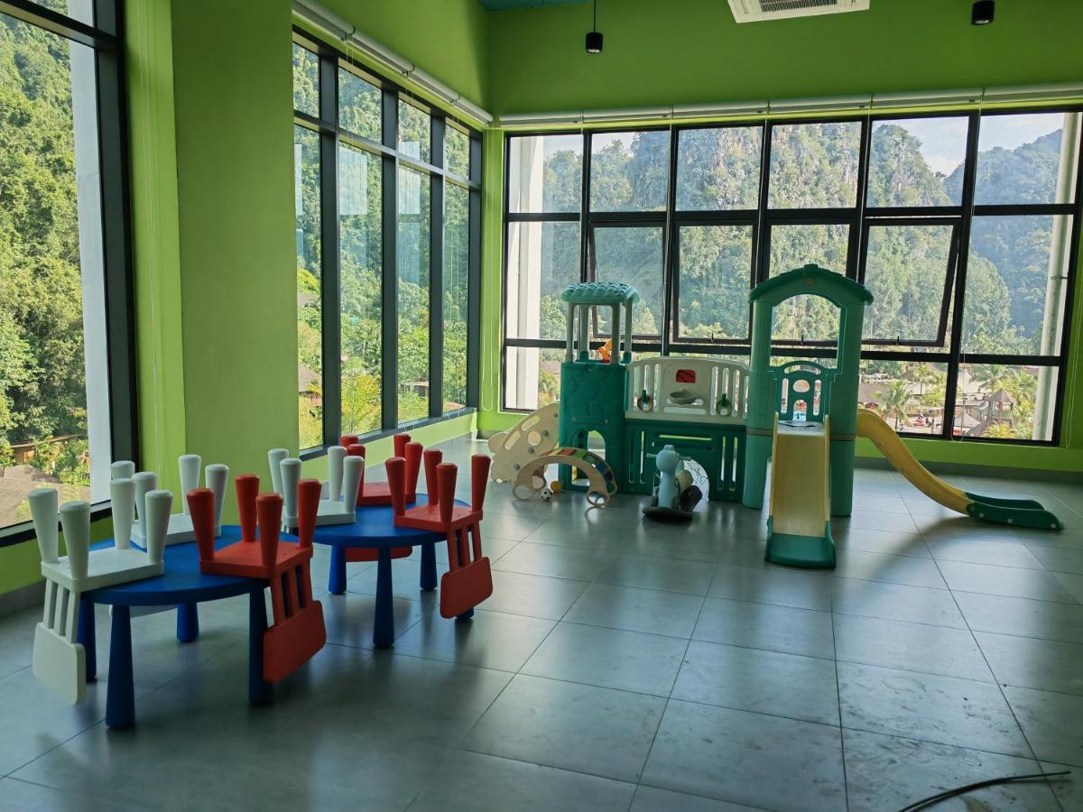 Cozy With 270 Degree Mountain And Theme Park Views Ipoh