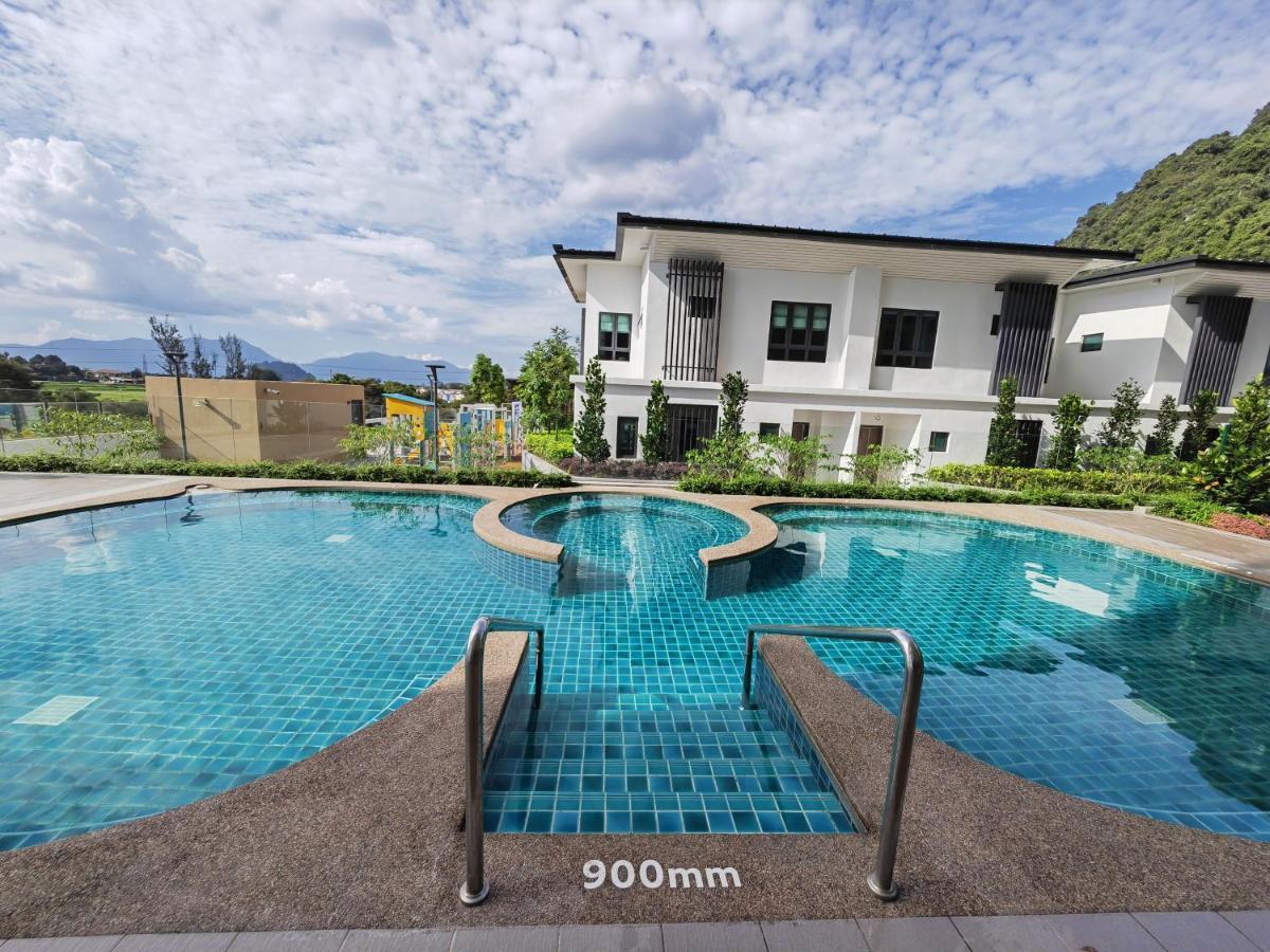 Cozy With 270 Degree Mountain And Theme Park Views Ipoh