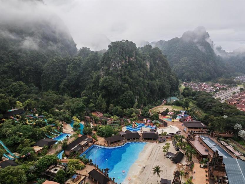 Cozy With 270 Degree Mountain And Theme Park Views Ipoh